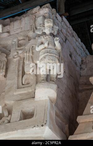 Der Tempel namens Throne oder El Trono in der Akropolis beherbergte das Grab des Königs Ukit Kan Leʼk Tok', der Ek Balam von 770 bis etwa 797 n. Chr. regierte Stockfoto