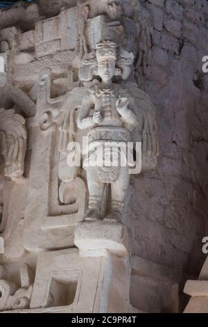 Der Tempel namens Throne oder El Trono in der Akropolis beherbergte das Grab des Königs Ukit Kan Leʼk Tok', der Ek Balam von 770 bis etwa 797 n. Chr. regierte Stockfoto