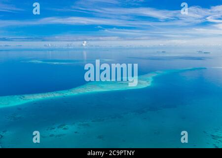 Entspannende Meereslandschaft mit weiten Horizont des Himmels und des Meeres Stockfoto