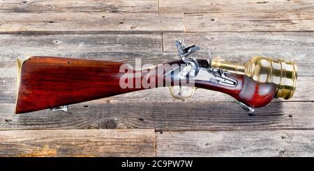 Flintlock Handmörtel / Granatwerfer mit massiven 2.5-Zoll-Messingfass. Stockfoto