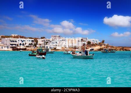 Megali Ammos Strand und Hafen in Chora, Pano Koufonisi Stockfoto