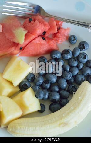 Makro Hintergrund von Obstsalat in While Teller Stockfoto