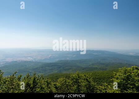 Gipfel des Monte amiata und sein Panorama an einem sonnigen Tag Stockfoto