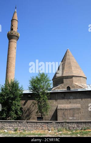 Lala Pascha Moschee wurde am Ende des 12. Jahrhunderts während der Seldschuken Periode gebaut. Auf der Seite der Moschee befindet sich ein Grab. Kayseri, Türkei. Stockfoto