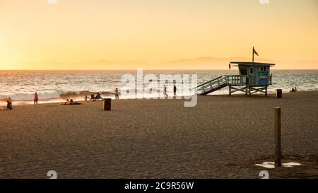 California Beach Life Guard Station bei Sonnenuntergang Stockfoto