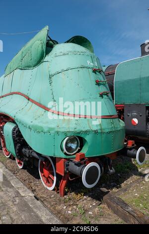 Vorderseite der Schnelldampflokomotive PM3-5, hergestellt 1940 von der Borsig Locomotive-Werke GmbH, Bahnhofsmuseum (Stacja Muzeum) in Warschau, Polen Stockfoto