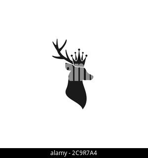 Schwarze Silhouette von Hirschkopf mit Geweih und königliche Krone. Monarchie, Wappen Zeichen. vektor flache Symbol isoliert auf weißem Hintergrund. Magie, Fee Stock Vektor