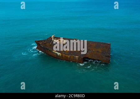 Verlassenes Schiff. Meeresverschmutzung. Stockfoto