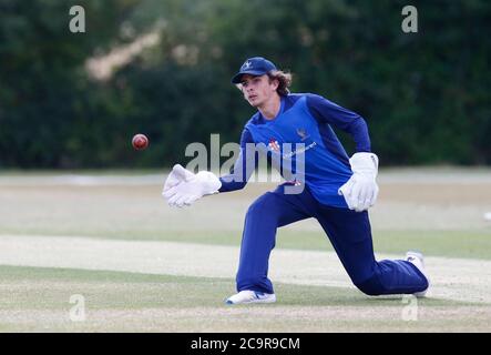 BILLERICAY, Großbritannien, AUGUST 01:Max Bear of Sheffield CC während Shepherd Neame Essex Cricket League Gooch Division zwischen Billericay CC und Sh Stockfoto