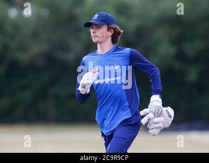 BILLERICAY, Großbritannien, AUGUST 01: Max Bear von Sheffield CC während Shepherd Neame Essex Cricket League Gooch Division zwischen Billericay CC und S Stockfoto