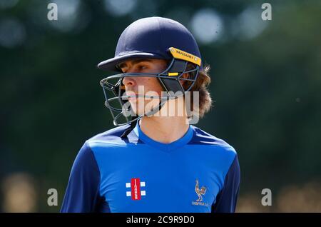BILLERICAY, Großbritannien, AUGUST 01:Max Bear of Sheffield CC während Shepherd Neame Essex Cricket League Gooch Division zwischen Billericay CC und Sh Stockfoto