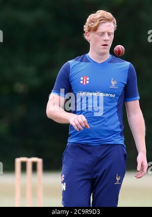 BILLERICAY, Vereinigtes Königreich, AUGUST 01: Jack Newton von Sheffield CC während Shepherd Neame Essex Cricket League Gooch Division zwischen Billericay CC an Stockfoto