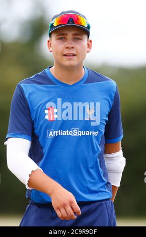 BILLERICAY, Vereinigtes Königreich, AUGUST 01:Tom Ballington von Sheffield CC während Shepherd Neame Essex Cricket League Gooch Division zwischen Billericay CC Stockfoto