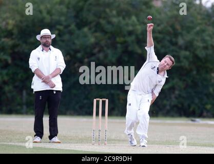 BILLERICAY, Großbritannien, AUGUST 01: Robert Rayner von Billericay CC während der Shepherd Neame Essex Cricket League Gooch Division zwischen Billericay CC Stockfoto