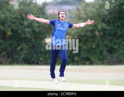 BILLERICAY, Großbritannien, AUGUST 01:Jack Plom von Sheffield CC während der Shepherd Neame Essex Cricket League Gooch Division zwischen Billericay CC und S Stockfoto