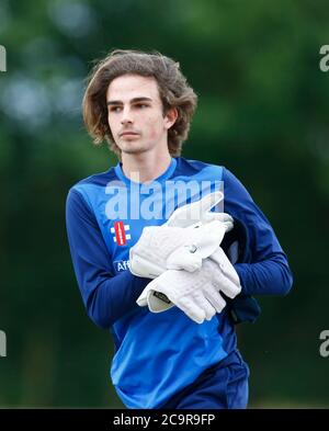 BILLERICAY, Großbritannien, AUGUST 01: Max Bear von Sheffield CC während Shepherd Neame Essex Cricket League Gooch Division zwischen Billericay CC und S Stockfoto