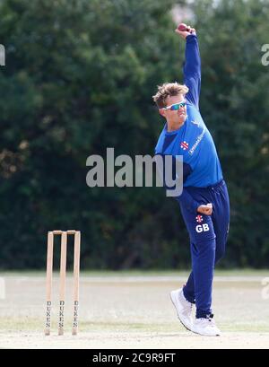 BILLERICAY, Großbritannien, AUGUST 01:George Ballington von Sheffield CC während der Shepherd Neame Essex Cricket League Gooch Division zwischen Billericay Stockfoto