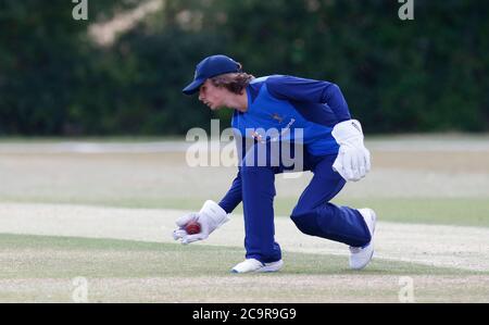 BILLERICAY, Großbritannien, AUGUST 01:Max Bear of Sheffield CC während Shepherd Neame Essex Cricket League Gooch Division zwischen Billericay CC und Sh Stockfoto
