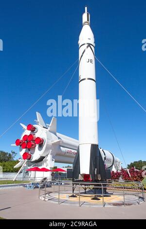 KENNEDY SPACE CENTER, FLORIDA, USA - 2. DEZEMBER 2019: Raketengartenausstellung im Besucherzentrum des Kennedy Space Center Stockfoto