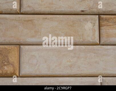 Polierter Sandstein beige Backstein Wand Hintergrund Stockfoto