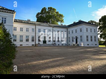 Neuhardenberg, Deutschland. August 2020. Das Schloss Neuhardenberg, das der Stiftung Schloss Neuhardenberg gehört.Quelle: Patrick Pleul/dpa-Zentralbild/ZB/dpa/Alamy Live News Stockfoto