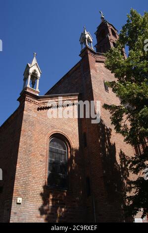 Kichturmspitze der katholischen Kirche St. Marien am Behnitz in Berlin-Spandau. Stockfoto