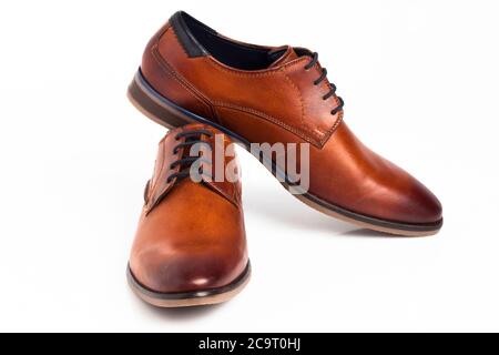 Braun Oxford Schuhe isoliert auf weißem Hintergrund. Stockfoto