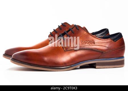 Braun Oxford Schuhe isoliert auf weißem Hintergrund. Stockfoto