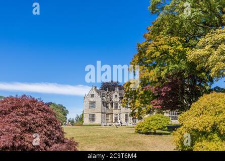 Wakehurst (früher Wakehurst Place), ein Haus und botanische Gärten in West Sussex, verwaltet von den Royal Botanic Gardens, Kew Stockfoto