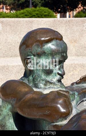 ZAGREB, KROATIEN - 28. JULI 2020: Detail der Skulptur Brunnen des Lebens vor dem kroatischen Nationaltheater in Zagreb Stockfoto