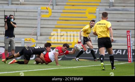 St Helens' Lachlan Coote punktet seine Seiten beim ersten Versuch des Spiels während des Betfred Super League-Spiels im Emerald Headingley Stadium, Leeds. Stockfoto