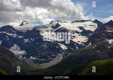 Der Blick nach Süden vom Col de l'Iseran auf die Berge des UIA di Ciamarella Massivs, Französische Alpen Stockfoto