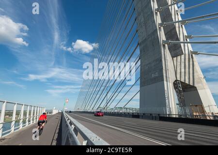 Montreal, CA - 31. Juli 2020: Mehrzweckpfad auf der neuen Samuel de Champlain Brücke Stockfoto