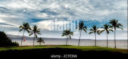 Segelboot und Hilton Waikoloa Beach Golf Resort. Hawaii, Die Große Insel Stockfoto