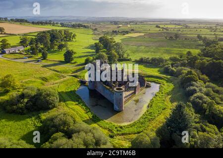 Luftaufnahme von Caerlaverock Castle, Dumfries & Galloway, Schottland. Stockfoto