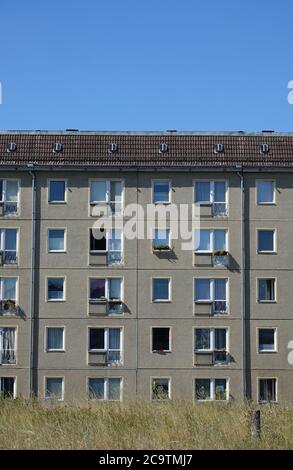 Berlin, Deutschland. Juli 2020. Die Fassade eines vorgefertigten Gebäudes. Quelle: Alexandra Schuler/dpa/Alamy Live News Stockfoto