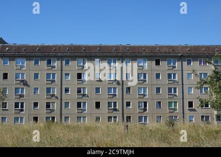 Berlin, Deutschland. Juli 2020. Die Fassade eines vorgefertigten Gebäudes. Quelle: Alexandra Schuler/dpa/Alamy Live News Stockfoto