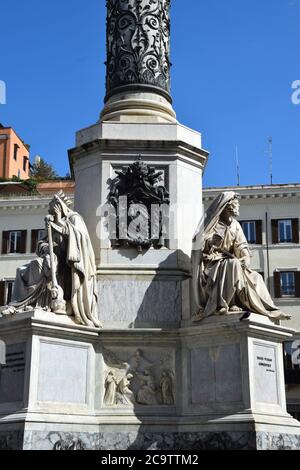 Colonna dell'Immacolata - Säule der Unbefleckten Empfängnis in der Nähe der Spanischen Treppe in der Stadt Rom, Italien Stockfoto