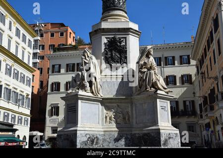 Colonna dell'Immacolata - Säule der Unbefleckten Empfängnis in der Nähe der Spanischen Treppe in der Stadt Rom, Italien Stockfoto