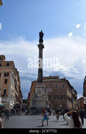 Colonna dell'Immacolata - Säule der Unbefleckten Empfängnis in der Nähe der Spanischen Treppe in der Stadt Rom, Italien Stockfoto