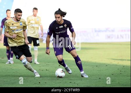 ferrara, Italien, 02 Aug 2020, Riccardo Sottil von ACF Fiorentina in Aktion gegen Mattia Valoti von Spal während SPAL gegen ACF Fiorentina, italienische Serie A Fußballspiel - Credit: LM/Matteo Papini/Alamy Live News Stockfoto