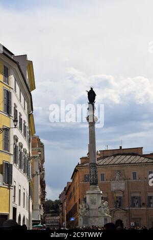 Colonna dell'Immacolata - Säule der Unbefleckten Empfängnis in der Nähe der Spanischen Treppe von Rom Stockfoto