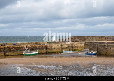 Dorf und Hafen von Cullen, Nordostschottland. Stockfoto