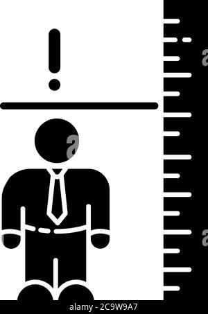 Zwergwesen schwarzes Glyphen-Symbol. Chronischer genetischer Zustand. Person mit kurzer Körpergröße. Messung des Geschäftsmannes. Arbeiter mit Unordnung. Silhouette-Symbol ein Stock Vektor