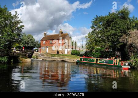 Die Schleusenwärterhütte in Stoke Lock im Fluss Wey, Guildford Surrey Stockfoto