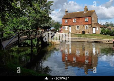 Die Schleusenwärterhütte in Stoke Lock im Fluss Wey, Guildford Surrey Stockfoto