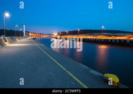 Hafeneingang in Leba. Leba, Pommern, Polen. Stockfoto