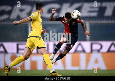 Genua, Italien. August 2020. GENUA, ITALIEN - 02. August 2020: Antonio Sanabria von Genua CFC erzielt eine goa während der Serie A Fußballspiel zwischen Genua CFC und Hellas Verona. (Foto von Nicolò Campo/Sipa USA) Quelle: SIPA USA/Alamy Live News Stockfoto