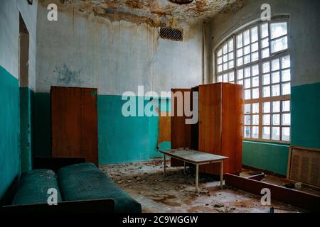 Im alten Orlovka Asyl für die Wahnsinnigen in der Region Woronesch. Dunkle Kriechigkeit verlassene psychische Klinik Stockfoto