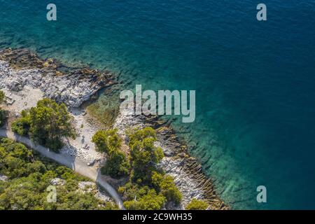 Felsstrand in Istrien von oben Stockfoto